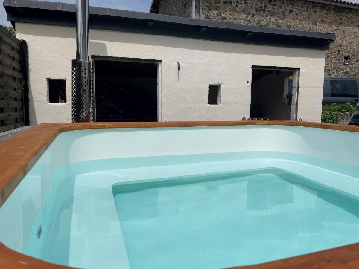 Beautiful Cottage With Private Plunge Pool/Hot Tub - 40 Mins From Puy Du Fou La Chapelle-Saint-Etienne Ngoại thất bức ảnh